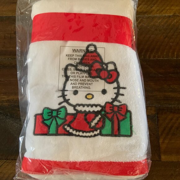 Christmas Hello Kitty Hand Towels - Picture 2 of 3